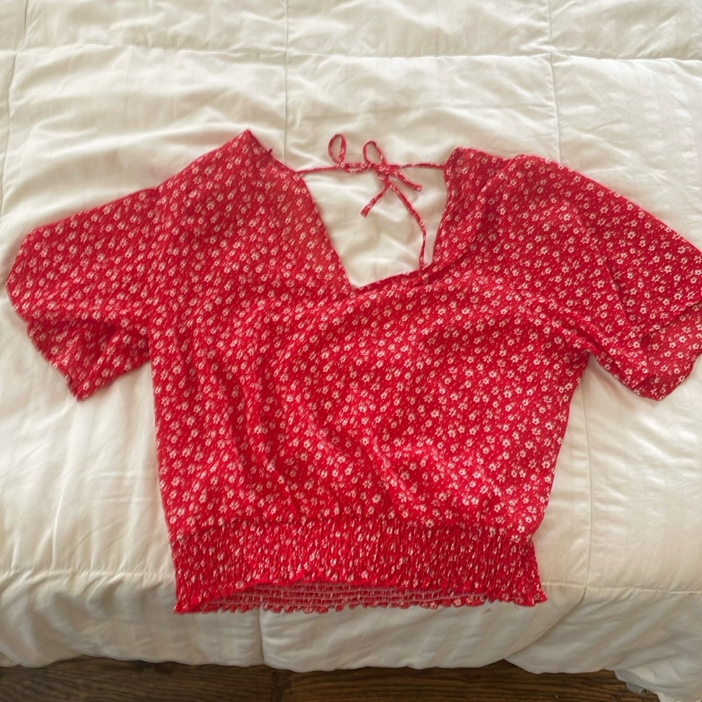 Nine Britton floral top. Tie in the back. Size Large.